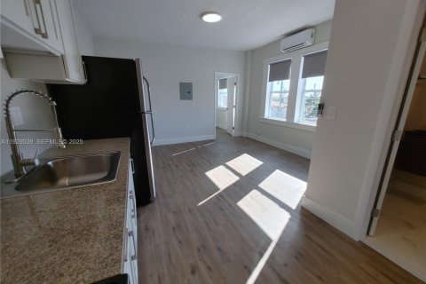 Снять в аренду квартиру в Майами, Флорида 2 спальни, 1148.64м2, № 1987649 - фото 9