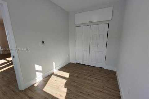 Снять в аренду квартиру в Майами, Флорида 2 спальни, 1148.64м2, № 1987649 - фото 29