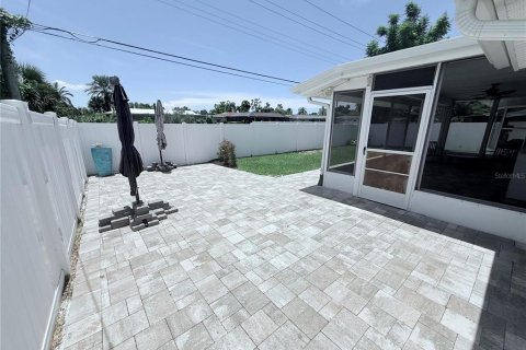 House in Sarasota, Florida 2 bedrooms, 116.03 sq.m. № 1884364 - photo 12