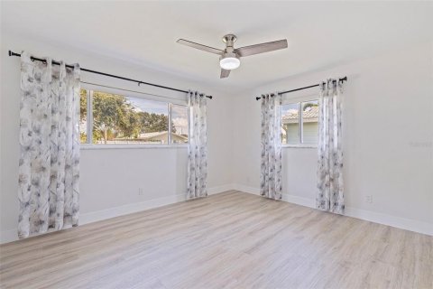 Casa en venta en Seminole, Florida, 3 dormitorios, 138.7 m2 № 1899843 - foto 12