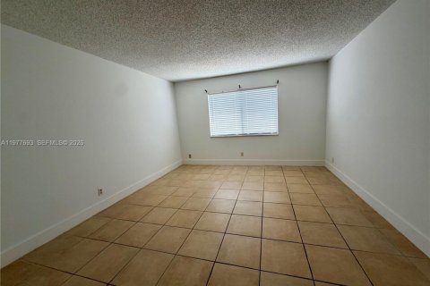 Appartement à louer à Weston, Floride: 2 chambres, 113.34 m2 № 2046399 - photo 2