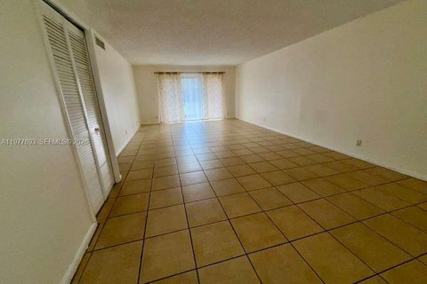 Appartement à louer à Weston, Floride: 2 chambres, 113.34 m2 № 2046399 - photo 17