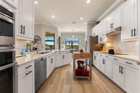House in Venice, Florida 4 bedrooms, 223.15 sq.m. № 2418999 - photo 14