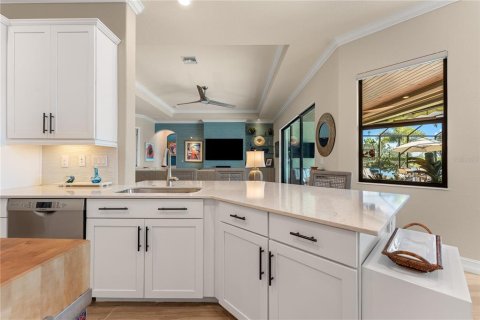 House in Venice, Florida 4 bedrooms, 223.15 sq.m. № 2418999 - photo 19