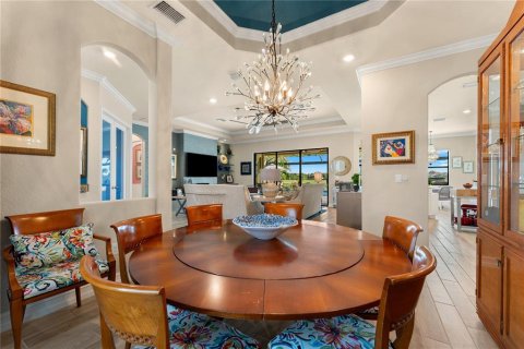 House in Venice, Florida 4 bedrooms, 223.15 sq.m. № 2418999 - photo 12
