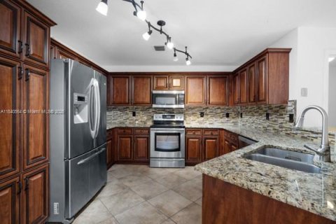 House in Parkland, Florida 4 bedrooms, 239.59 sq.m. № 1832378 - photo 13