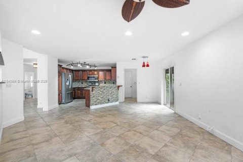 House in Parkland, Florida 4 bedrooms, 239.59 sq.m. № 1832378 - photo 19