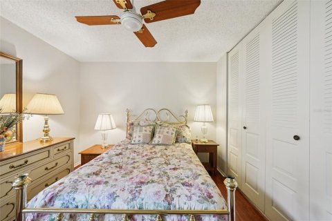 House in Port Richey, Florida 2 bedrooms, 132.2 sq.m. № 1876841 - photo 21