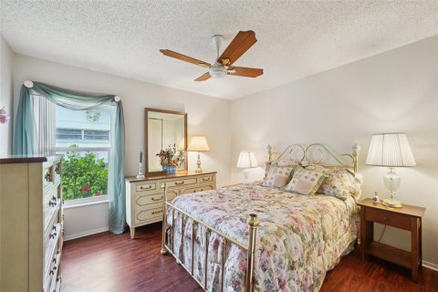 House in Port Richey, Florida 2 bedrooms, 132.2 sq.m. № 1876841 - photo 20