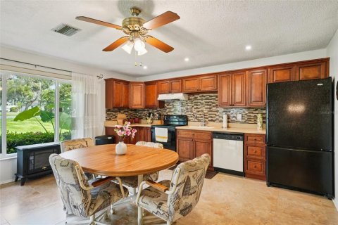 House in Port Richey, Florida 2 bedrooms, 132.2 sq.m. № 1876841 - photo 15