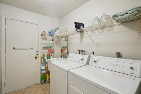 House in Port Richey, Florida 2 bedrooms, 132.2 sq.m. № 1876841 - photo 19