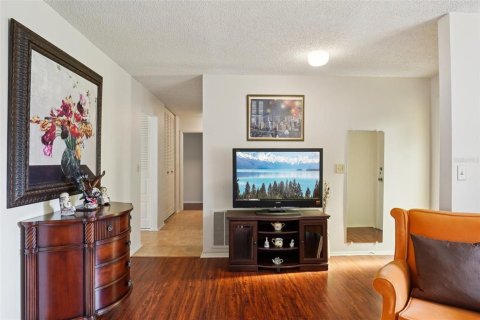 House in Port Richey, Florida 2 bedrooms, 132.2 sq.m. № 1876841 - photo 3