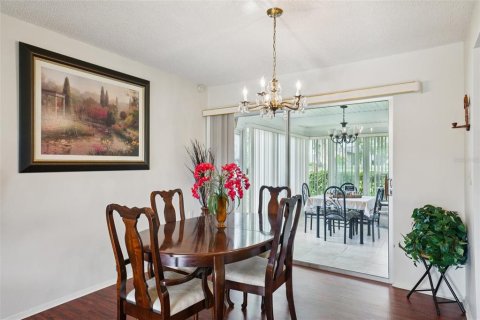 House in Port Richey, Florida 2 bedrooms, 132.2 sq.m. № 1876841 - photo 10