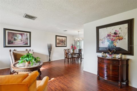 House in Port Richey, Florida 2 bedrooms, 132.2 sq.m. № 1876841 - photo 5