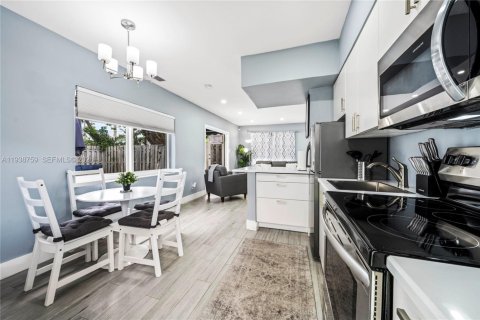 Купить коммерческую недвижимость в Форт-Лодердейл, Флорида 180.04м2, № 1996692 - фото 9