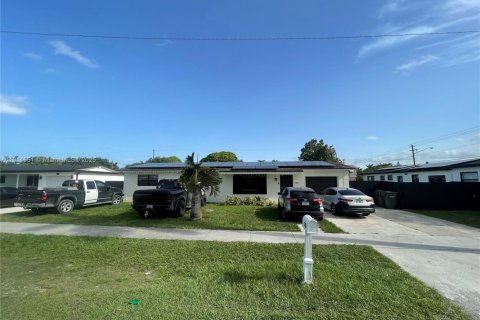 Casa en Homestead, Florida 3 dormitorios, 147.44 m2 № 2015866