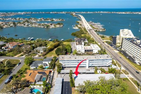 Condominio en venta en Belleair Bluffs, Florida, 1 dormitorio, 71.07 m2 № 1819501 - foto 1