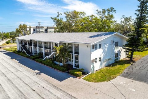 Condominio en venta en Belleair Bluffs, Florida, 1 dormitorio, 71.07 m2 № 1819501 - foto 2