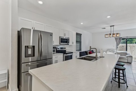 Touwnhouse à vendre à Fort Lauderdale, Floride: 4 chambres, 173.82 m2 № 2424518 - photo 4