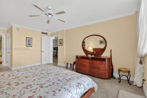 Condo in Hallandale Beach, Florida, 1 bedroom № 2244200 - photo 19