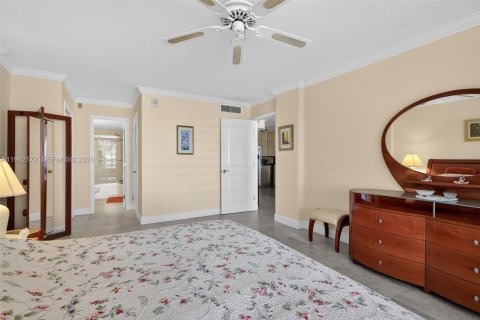 Condo in Hallandale Beach, Florida, 1 bedroom № 2244200 - photo 20