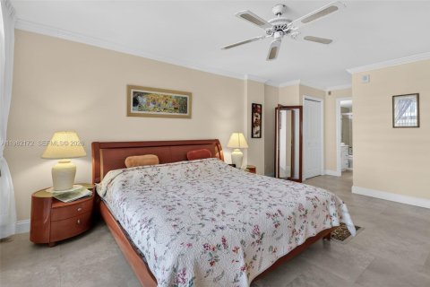 Condo in Hallandale Beach, Florida, 1 bedroom № 2244200 - photo 4