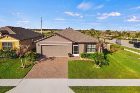 Villa ou maison à Palm Bay, Floride 4 chambres, 170.01 m2 № 2091206