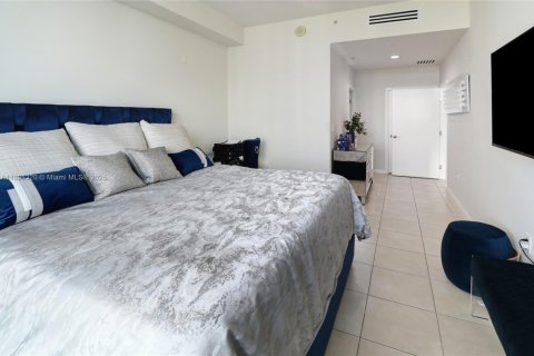 Купить кондоминиум в Норт-Бей-Виллидж, Флорида 2 спальни, 103.4м2, № 1949890 - фото 12