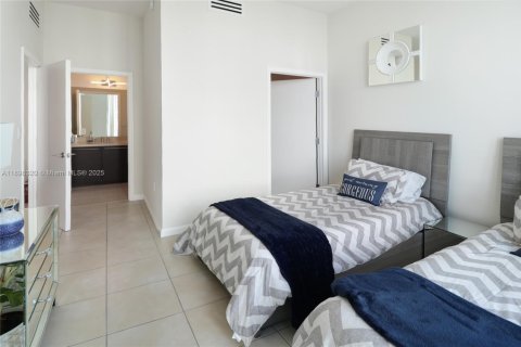 Купить кондоминиум в Норт-Бей-Виллидж, Флорида 2 спальни, 103.4м2, № 1949890 - фото 17