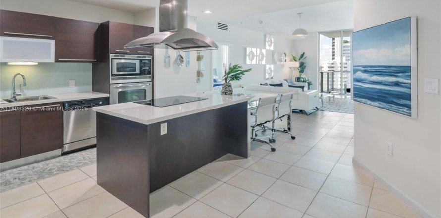 Кондоминиум с 2 спальнями в Норт-Бей-Виллидж, Флорида № 1949890