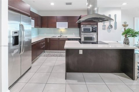 Купить кондоминиум в Норт-Бей-Виллидж, Флорида 2 спальни, 103.4м2, № 1949890 - фото 8