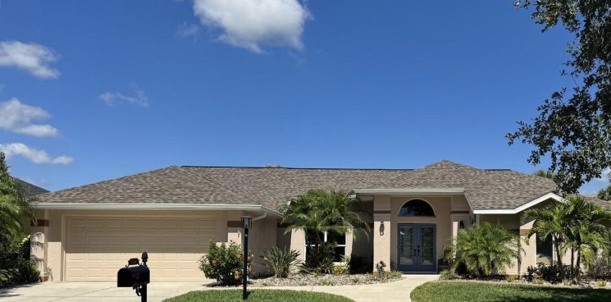 House in Punta Gorda, Florida 3 bedrooms, 228.45 sq.m. № 1820522