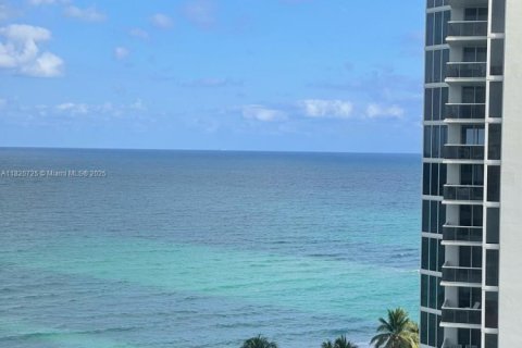 Hôtel, hôtellerie à vendre à Sunny Isles Beach, Floride: 33.44 m2 № 1779233 - photo 6