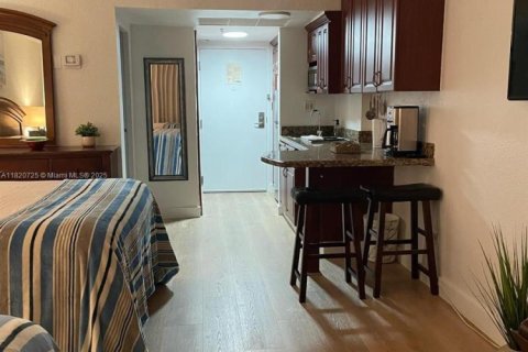 Hôtel, hôtellerie à vendre à Sunny Isles Beach, Floride: 33.44 m2 № 1779233 - photo 7