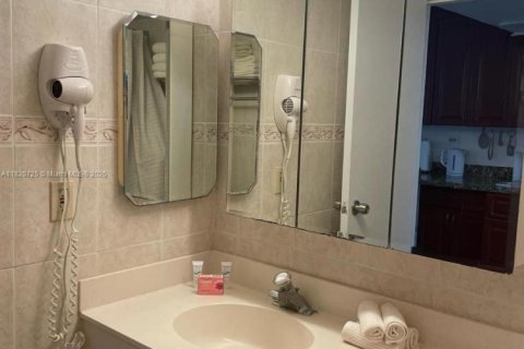 Hôtel, hôtellerie à vendre à Sunny Isles Beach, Floride: 33.44 m2 № 1779233 - photo 13