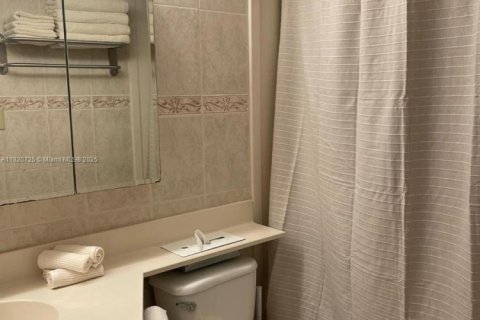Hôtel, hôtellerie à vendre à Sunny Isles Beach, Floride: 33.44 m2 № 1779233 - photo 12