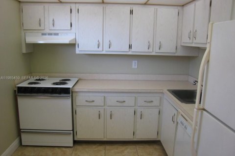 Copropriété à louer à Miami, Floride: 1 chambre, 66.15 m2 № 2047015 - photo 5