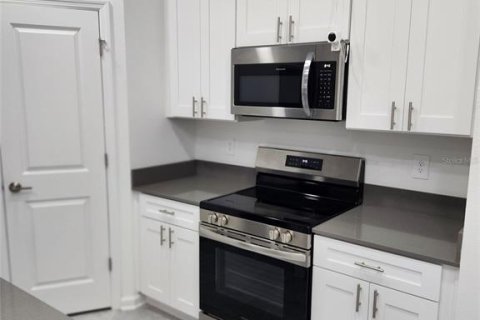 House in Kissimmee, Florida 4 bedrooms, 189.89 sq.m. № 2342353 - photo 15