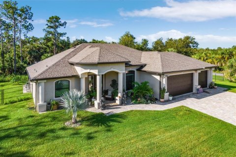 Casa en venta en Port Charlotte, Florida, 4 dormitorios, 192.31 m2 № 1905574 - foto 1