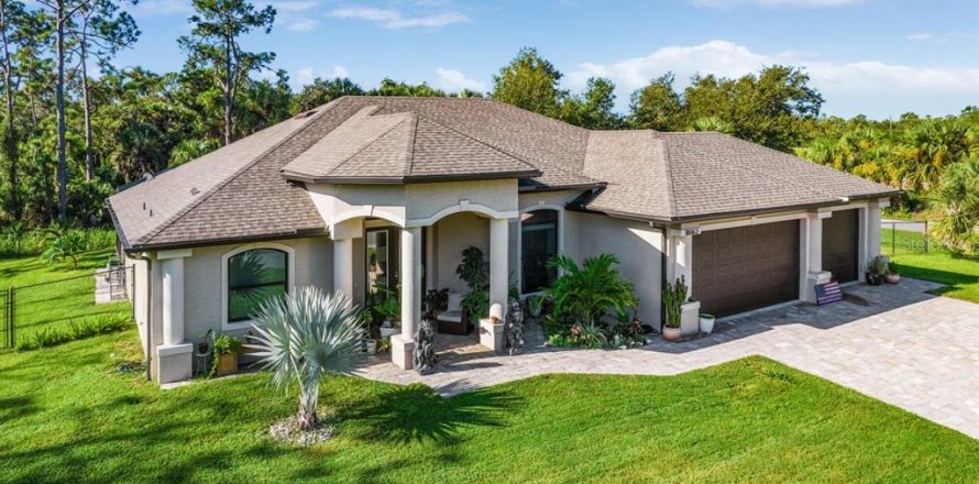 Casa en Port Charlotte, Florida 4 dormitorios, 192.31 m2 № 1905574