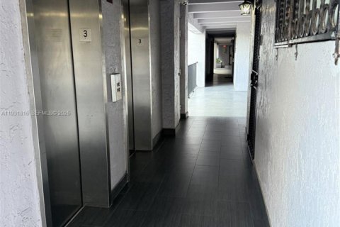 Снять в аренду квартиру в Майами, Флорида 2 спальни, 61.97м2, № 1991925 - фото 13