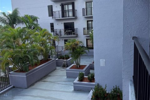 Снять в аренду квартиру в Майами, Флорида 2 спальни, 61.97м2, № 1991925 - фото 14