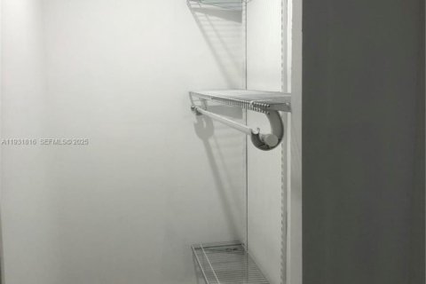 Снять в аренду квартиру в Майами, Флорида 2 спальни, 61.97м2, № 1991925 - фото 6