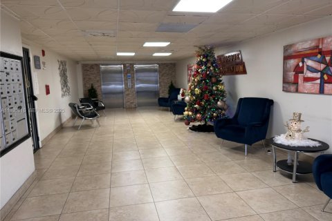 Снять в аренду квартиру в Майами, Флорида 2 спальни, 61.97м2, № 1991925 - фото 10