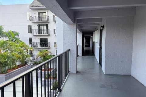 Снять в аренду квартиру в Майами, Флорида 2 спальни, 61.97м2, № 1991925 - фото 15