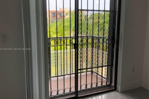 Снять в аренду квартиру в Майами, Флорида 2 спальни, 61.97м2, № 1991925 - фото 5