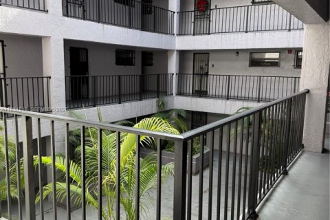 Снять в аренду квартиру в Майами, Флорида 2 спальни, 61.97м2, № 1991925 - фото 16
