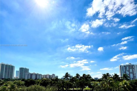 Condo in Aventura, Florida, 2 bedrooms  № 1710392 - photo 21
