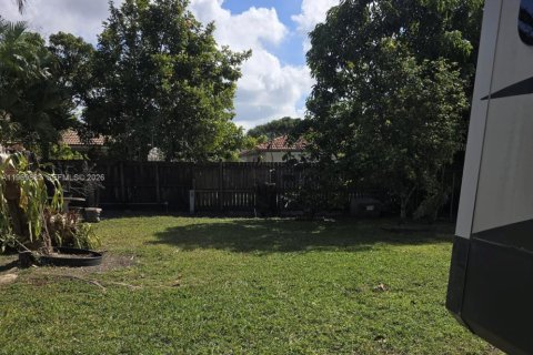 House in Miami, Florida 4 bedrooms, 198.63 sq.m. № 2031017 - photo 8