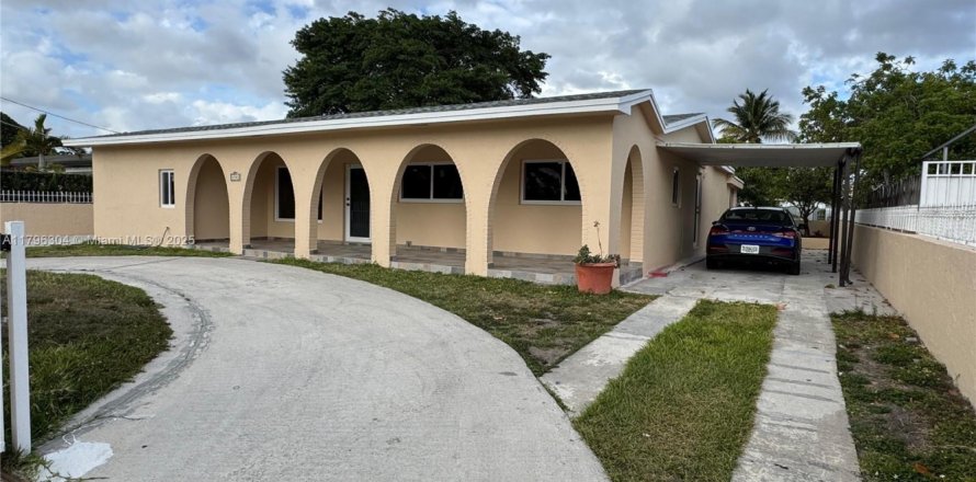 Casa en Miami, Florida 7 dormitorios, 270.62 m2 № 1861002